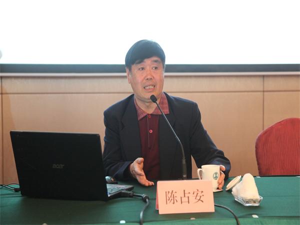 陈占安教授作培训讲解.jpg