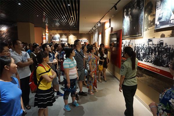 学员们认真学习 (1).JPG